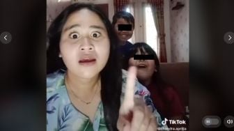 Wanita Umbar Foto Alay Masa Muda, Publik Heboh: Sering Muncul di MP3 Bajakan