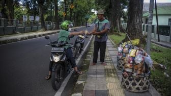 Gerakan Sosial Nasi Bungkus Dua Ribu di Bandung