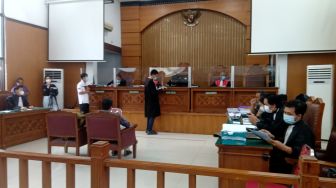Hakim Ketua Pindah Tugas, Sidang Jumhur Hidayat Ditunda Dua Pekan