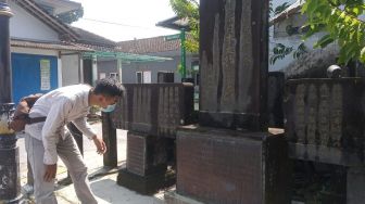 Menguak Kisah Spiritual Monumen Jepang di Candi Mendut