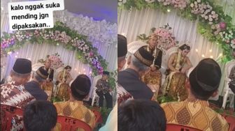 Diduga Menikah Dijodohkan, Ekspresi Pengantin Disorot Bak Tak Saling Kenal