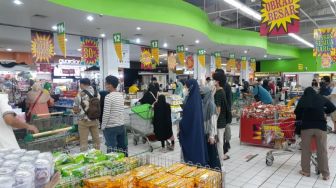 Jelang Tutup, Karyawan Giant Serpong Tangsel Pasrah Dirumahkan: Mau Gimana Lagi