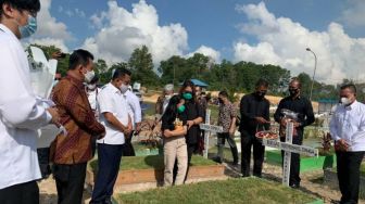 Kunjungi Makam Birgaldo, Moeldoko Kenang Saat Berjuang Jadi Relawan Jokowi