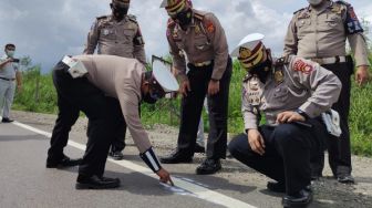 Olah TKP, Saksi Sebut Sopir AKAP Ugal-ugalan Saat Melintas di Tikungan Harmoko