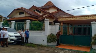 Tujuh Aset Bangunan dan Dua Mobil Mewah Milik Tersangka Korupsi Masjid Sriwijaya Disita