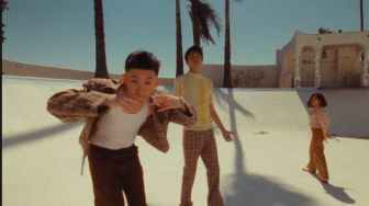 Lirik Lagu California Rich Brian, NIKI, Warren Hue, Kolaborasi Kombo 88rising