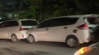 BRAAKK!!! 6 Mobil Tabrakan Beruntun di Jalan Sunset Road Kuta