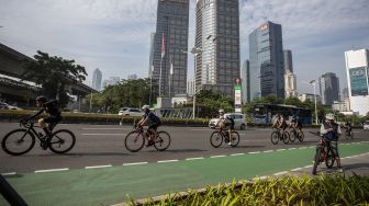 Anies Izinkan Pesepeda Road Bike Pakai Jalur Motor, Pengamat: Kebijakan Sombong!