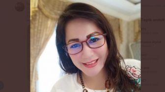 Dewi Tanjung Semprot Keluarga Ayu Ting Ting: Tak Mampu Di-bully Jangan Jadi Artis