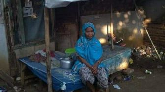 Miris, Nenek 60 Tahun Tinggal di Gubuk Reot Dekat Rumah Keluarga Besar Bupati Pandeglang