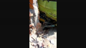 Tertabrak Truk Ugal-ugalan di Gunungkidul, Pemotor Meninggal Saat Dibawa ke RS