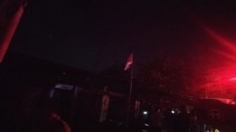 Bendera Merah Putih Tetap Berkibar Saat Kebakaran Sejumlah Ruko dan Rumah