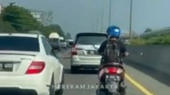 Lagi-lagi Viral! Pemotor Naik Yamaha NMax Masuk Tol Jagorawi