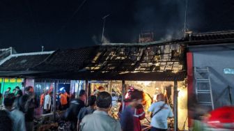 Counter Handphone di Karanganyar Ludes Terbakar, Kerugian Capai Rp250 Juta