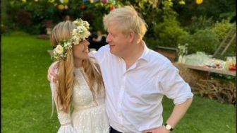 Nikah Dengan Boris Johnson, Carrie Symonds Sewa Gaun Seharga Rp900 ribuan