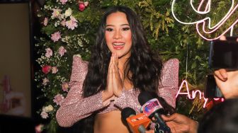 Anya Geraldine Pamer Foto Liburan, Kaki Cowok di Postingannya Bikin Salfok