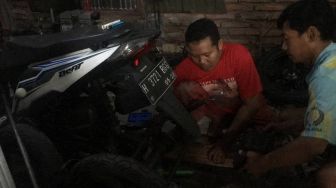 Belajar Secara Otodidak, Penyandang Disabilitas di Semarang Mampu Buat Bengkel Sendiri