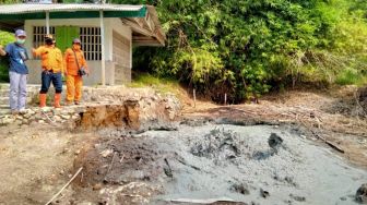 Semburan Lumpur Berbau Belerang di Cirebon Makin Membesar