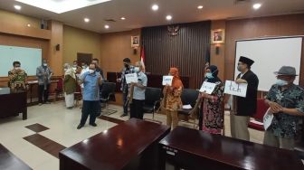 Busyro Muqoddas dkk Gelar Aksi Gebuk Kentongan di DPD DIY, Pertanda Prihatin Pelemahan KPK