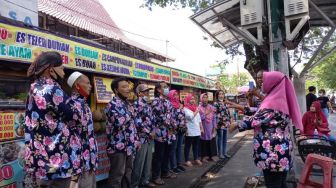 Peringati Hari Lahir Pancasila, Ratusan Pedagang Malioboro Nyanyikan Lagu Garuda Pancasila