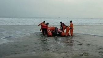 Perahu Nelayan Dihantam Ombak di Pantai Cianjur, Satu Orang Meninggal Dunia