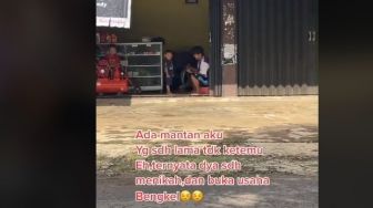 Nyesek! Baper Tak Sengaja Ketemu Mantan, Ternyata Sudah Punya Anak dan Istri