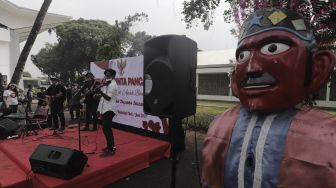 Pengamen Jalanan Peringati Hari Lahir Pancasila di Kompleks GBK