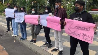 Demo Pelajar di Surabaya Tolak PPDB Sistem Zonasi: Kami Tidak Tahan!