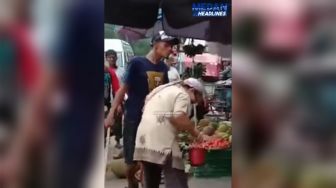 Viral Pemuda Bawa Kayu Pukul Pria Renta, Warganet: Kelakuan.....