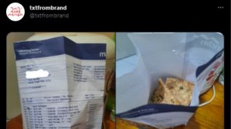 Hits: Viral Goreng Telur Seharga Rp25 Ribu, Bocor Rekening Koran Jadi Bungkus Gorengan