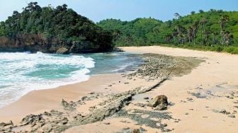 Pantai Batu Bengkung di Malang: Keindahan Alam Tersembunyi dengan Pesona Pantai Selatan