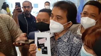 Jalani Pemeriksaan Kasus Fitnah Lucky Alamsyah, Roy Suryo Boyong 3 Saksi