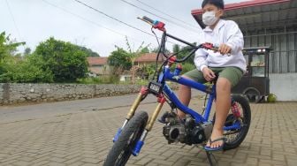 Sepeda BMX Ini Berani Balapan dengan Skuter Matic