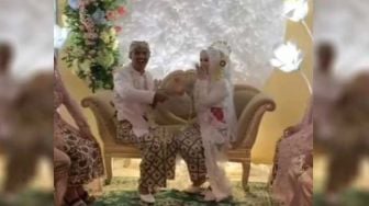 Mas Kawin Pria Ini Hanya Bakso Goreng, Netizen Penasaran Sosok Pengantin