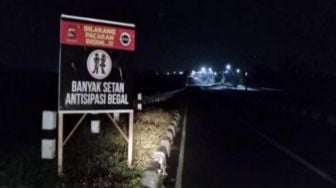 Mendadak Muncul Spanduk Larangan Pacaran di Jalur Bypass Bandara Lombok, Siapa Bikin?