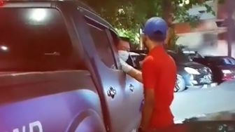 Pemilik Mercy Ngamuk Mobil Diserempet saat Parkir, Pelaku Dikecam Nggak Ada Akhlak