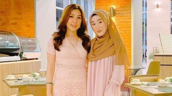 Deretan Potret Cantik Julie Tan: Ibu Larissa Chou yang Awet Muda Banget