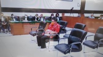 Bacakan Duplik, Dirut RS UMMI Andi Tatat Minta Jaksa Ringankan Vonis