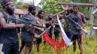 Tolak Indonesia, OPM Bakar Bendera Merah Putih di Ndugama Papua