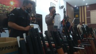 Produksi Senapan Ilegal Blitar Terbongkar, Bikin Kaliber 9mm di Belakang Kandang Ayam