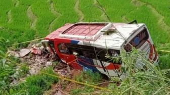 Polisi Tahan Sopir Kasus Bus Terjun ke Sawah di Pasaman