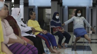 Sejumlah orang dengan masalah kejiwaan (ODMK) mengikuti pelatihan tata boga di Panti Sosial Bina Insan Bangun Daya 2, Cipayung, Jakarta, Kamis (3/6/2021). [Suara.com/Angga Budhiyanto]