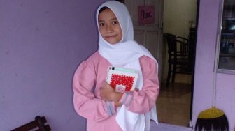 Bikin Haru! Siswi Kelas 5 SD di Salatiga Sumbangkan Anting Emas untuk Palestina