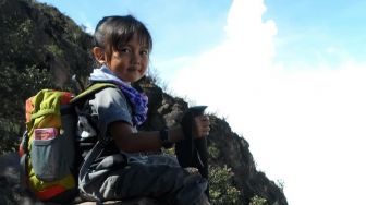 Luar Biasa! Pendaki Cilik Asal Cimahi Taklukan 10 Gunung Indonesia