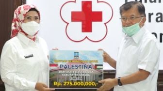 Serahkan Bantuan Palestina Rp275 Juta, Bupati Ratu Tatu Chasanah Ditemui Jusuf Kalla