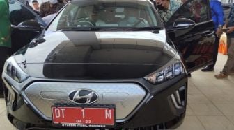 Setelah Gubernur dan Wali Kota, Giliran Bupati di Indonesia Gunakan Mobil Listrik
