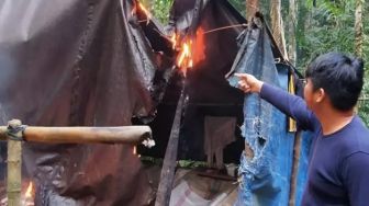 Polisi Bakar Tenda Pemukiman Tambang Ilegal di Gorontalo