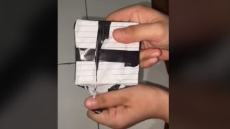 Kado dari Ayah Bentuknya Aneh, Cewek Ini Girang Pas Lihat Isinya