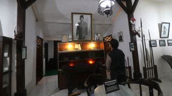 Berkunjung ke Rumah Soekarno Masa Kecil