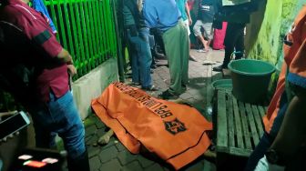 Geger Pria Tewas Diduga Akibat Jatuh dari Lantai 4 Rusun Sumbo Surabaya